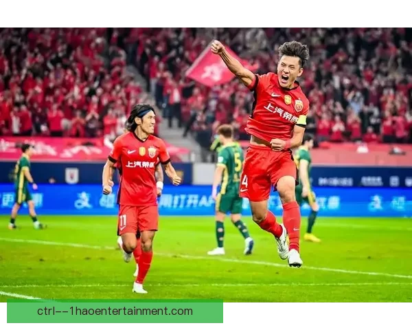王燊超左右边卫自由切换助力球队防守与进攻优化 王燊超左右边卫自由切换助力球队防守与进攻优化